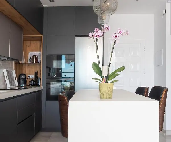 Wonderful In Paradise Daire